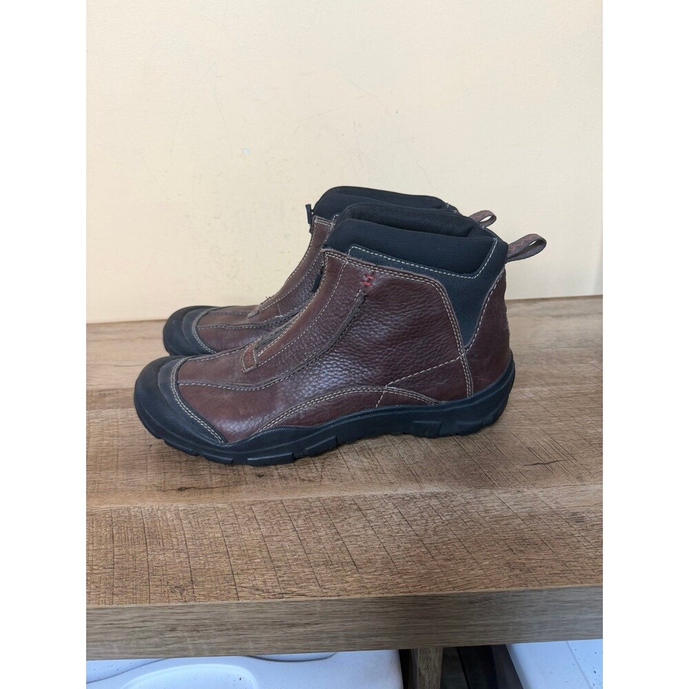 Clarks Womens Muckers Boots Size 10 M Brown Leather Waterproof Booties Winter